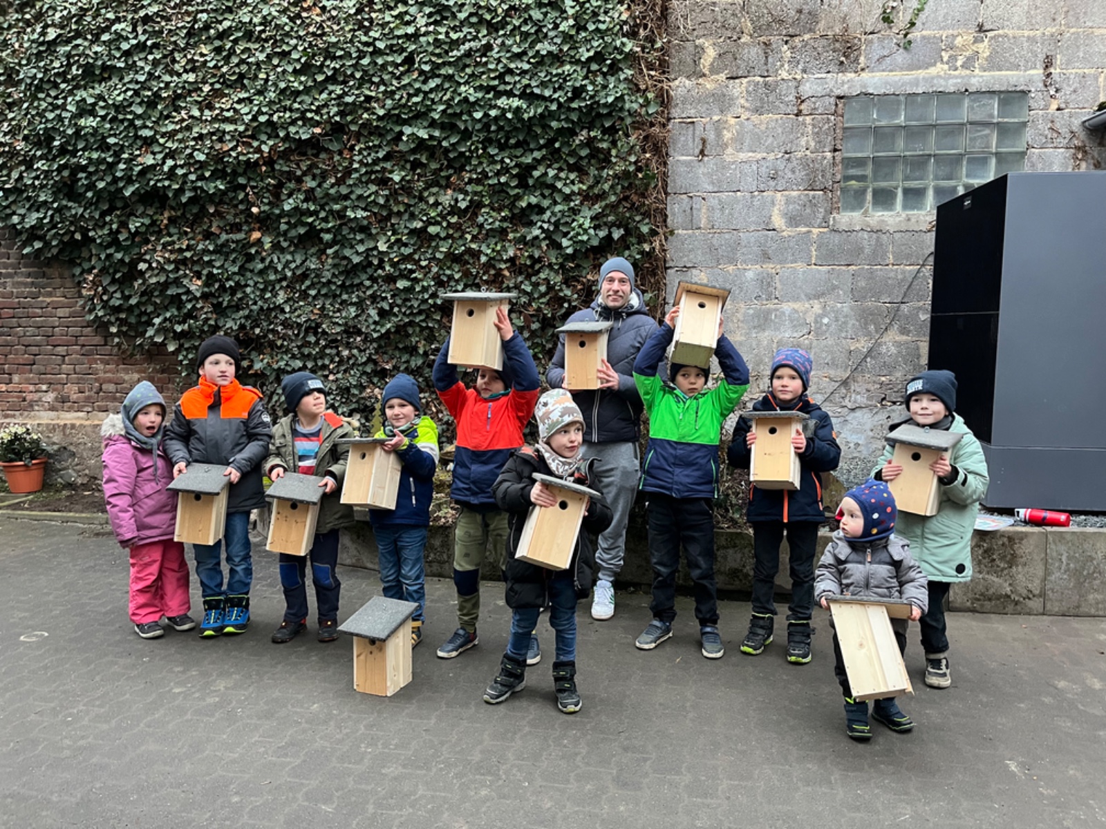 Nistkästen bauen für die Vögel