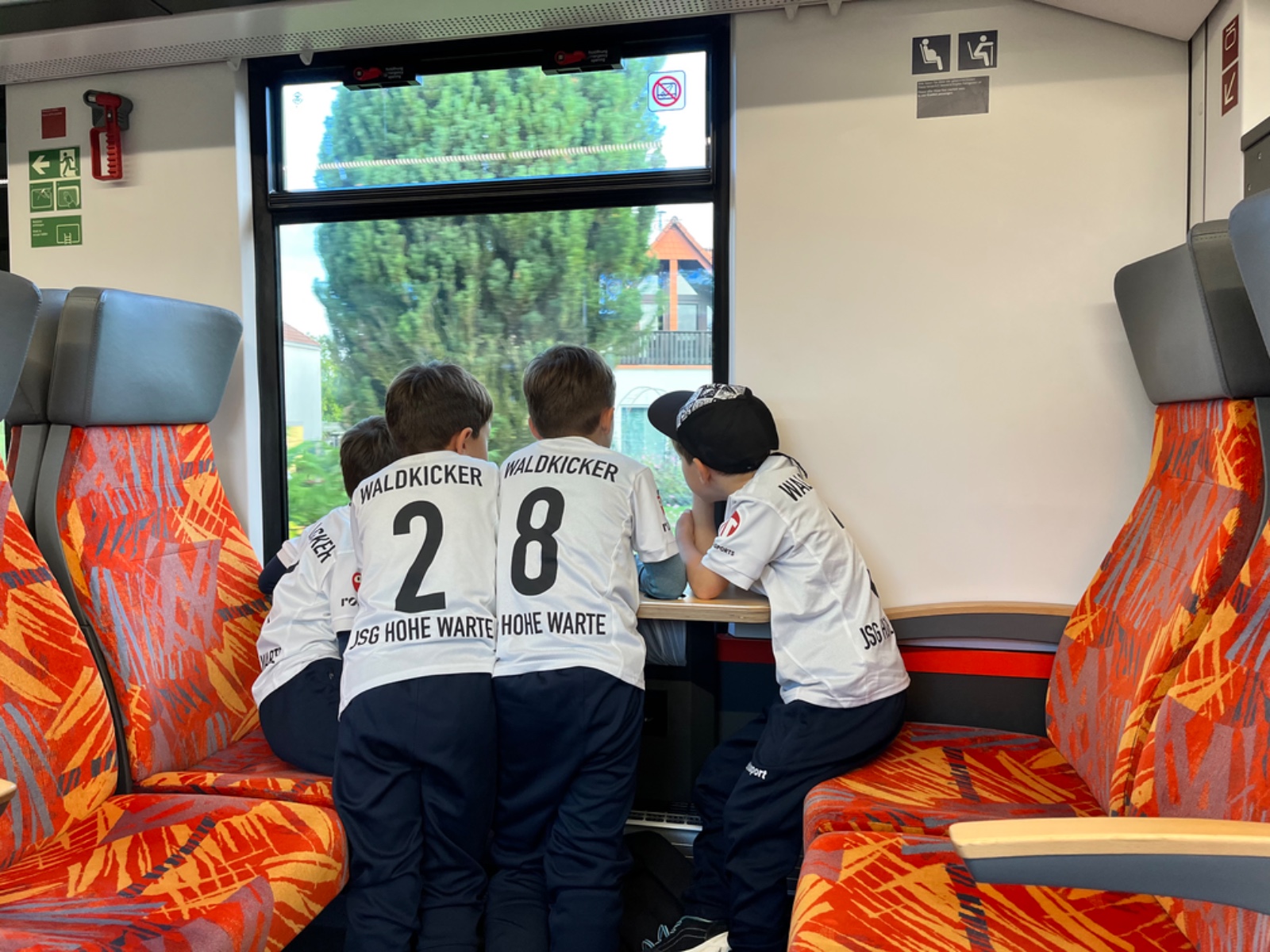 Umweltfreundlich mit der Bahn zum Spiel